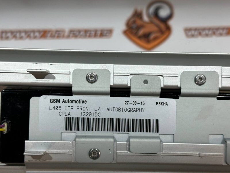 LR067277 Front door sill pad left Range Rover L405 (2013-2021) used cost 70 € in stock 1 pcs.