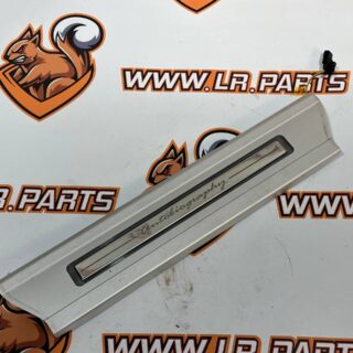 LR067277 Front door sill pad left Range Rover L405 (2013-2021) used cost 55,72 € in stock 1 pcs.