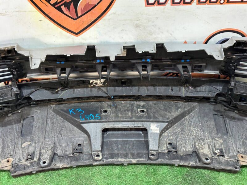 LR071951 Front bumper assembly Range Rover L405 (2013-2021) Used - Image 14