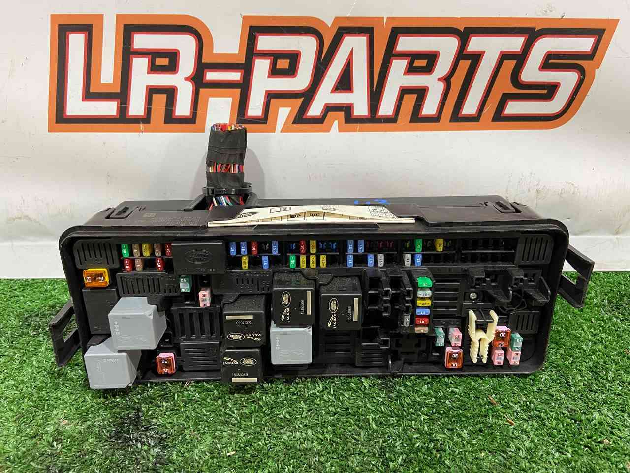 LR078451 Fuse box RANGE ROVER SPORT L494 13- Used cost 150 € in stock 1 pcs.