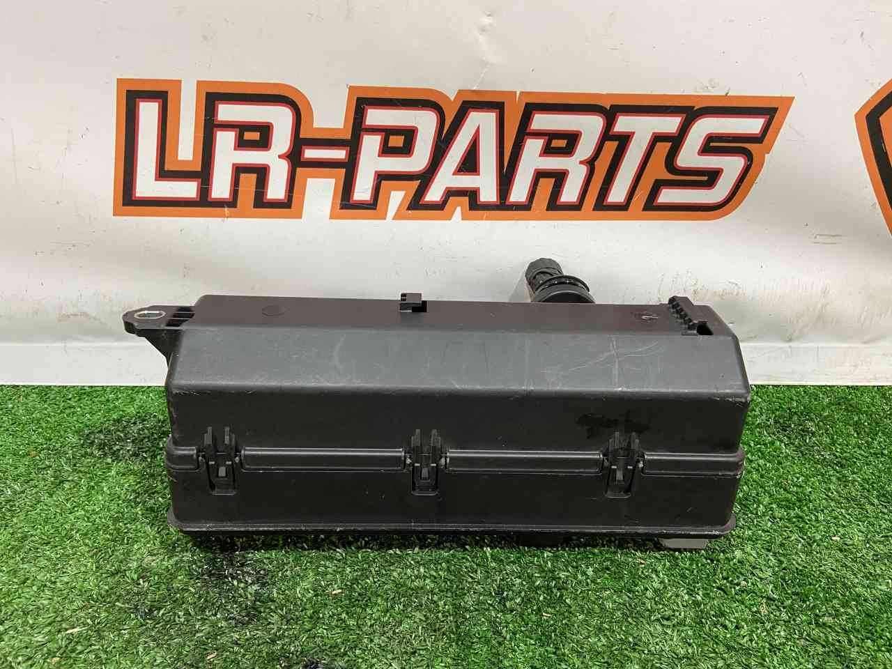LR078451 Fuse box RANGE ROVER SPORT L494 13- Used cost 150 € in stock 1 pcs.