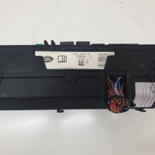 LR078451 Fuse box RANGE ROVER SPORT L494 13- Used cost 150 € in stock 1 pcs.