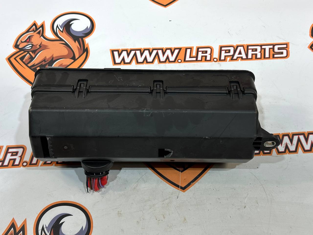 LR078451 Fuse box RANGE ROVER SPORT L494 13- Used cost 150 € in stock 1 pcs.