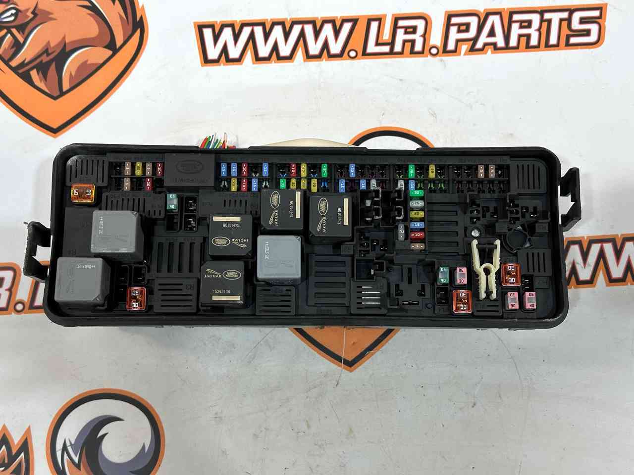LR078451 Fuse box RANGE ROVER SPORT L494 13- Used cost 150 € in stock 1 pcs.