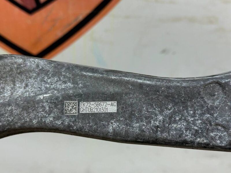 LR078519 Rear upper right lever Land Rover Discovery Sport L550 (2015-) USED cost 50 € in stock 6 pcs.