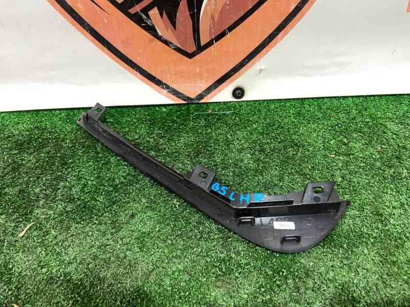 LR082904 Door molding rear left LAND ROVER DISCOVERY 5 (L462) Used cost 20 € in stock 2 pcs.