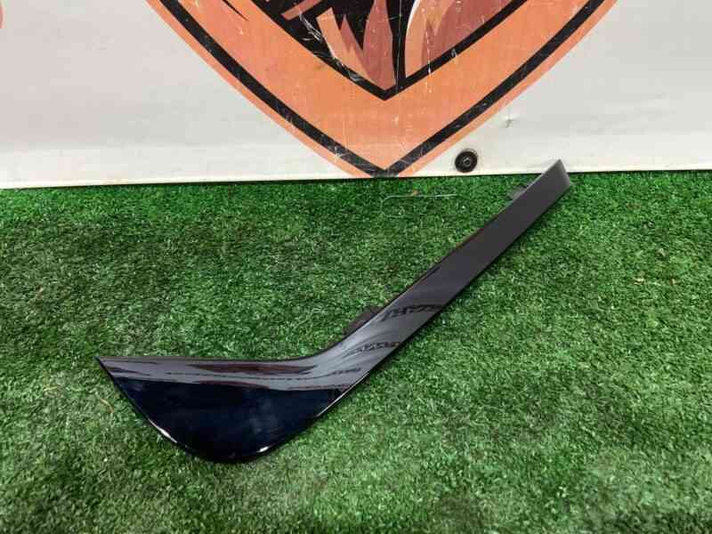 LR082904 Door molding rear left LAND ROVER DISCOVERY 5 (L462) Used cost 20 € in stock 2 pcs.