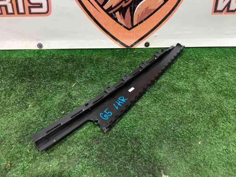 LR082933 Rear left door trim Land Rover Discovery 5 L462 (2017-) used cost 23 € in stock 1 pcs.