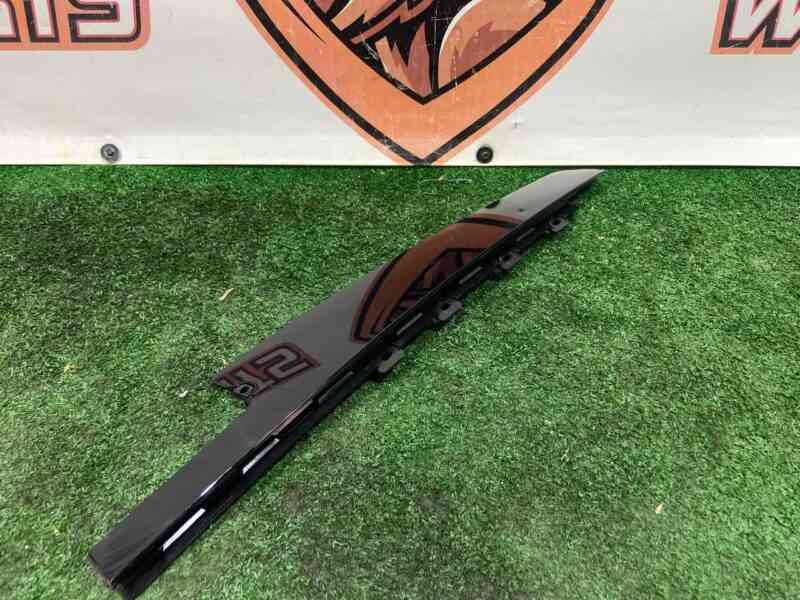 LR082933 Rear left door trim Land Rover Discovery 5 L462 (2017-) used cost 23 € in stock 1 pcs.