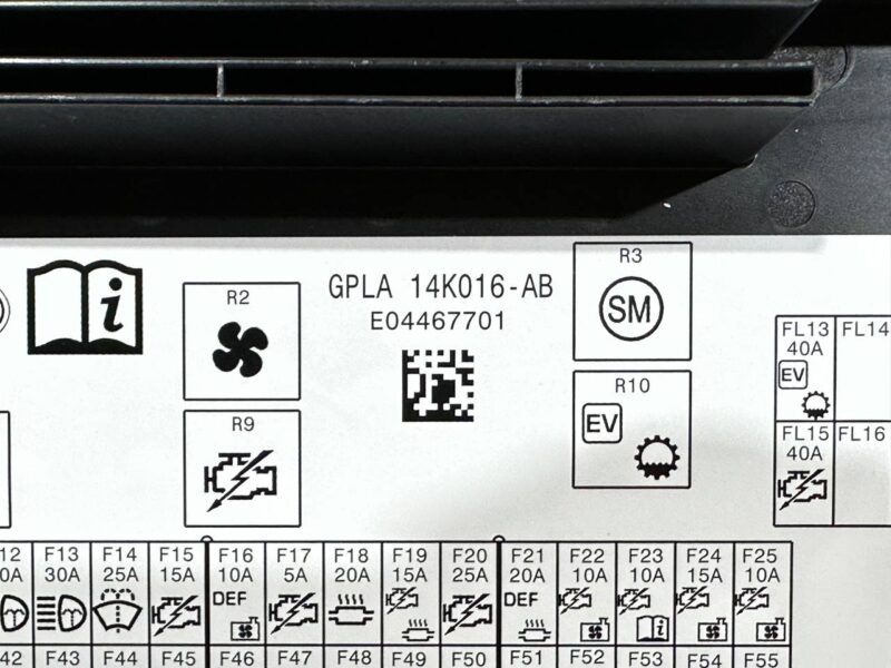HPLA14A073AB Fuse box LAND ROVER DISCOVERY SPORT L550 2015- Used cost 136 € in stock 1 pcs.