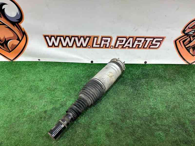 LR087091 Front left shock absorber with air cushion Range Rover L405 Used cost 250 € in stock 1 pcs.