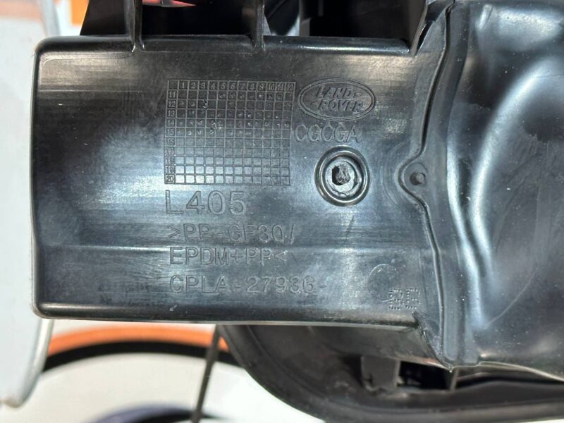 LR088353 Range Rover L405 (2013-2021) tank flap used - Image 21