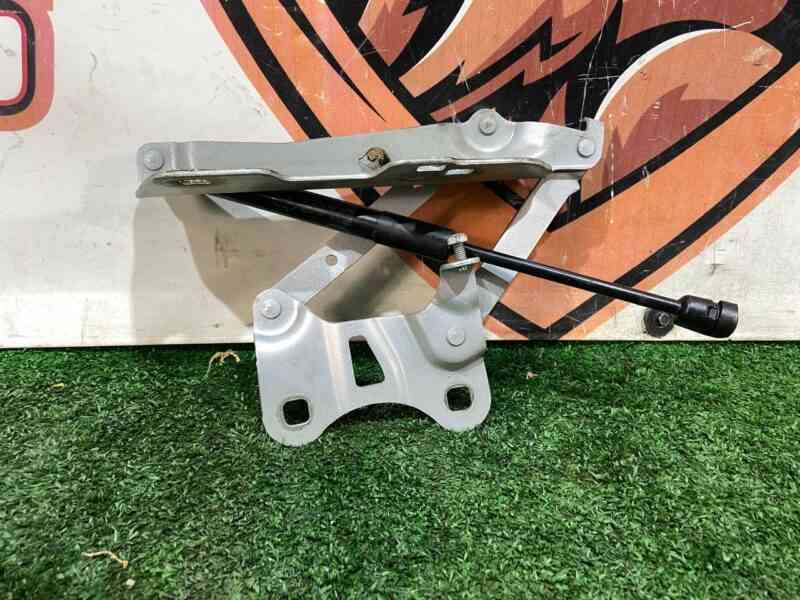 LR088985 Hood hinge left Range Rover L405 (2013-2021) Used - Image 31
