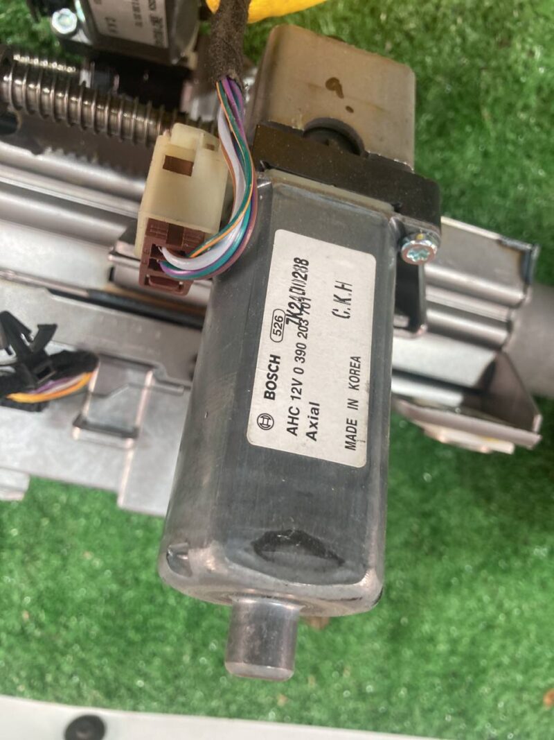 LR091137 Electrically adjustable steering column Range Rover Velar L560 (2018-) Used cost 300 € in stock 1 pcs.