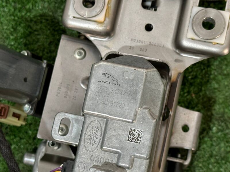 LR091137 Electrically adjustable steering column Range Rover Velar L560 (2018-) Used cost 300 € in stock 1 pcs.
