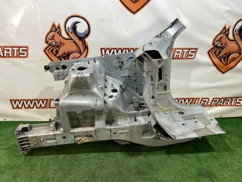 LR111049 Front right quarter panel Range Rover L405 (2013-2021) Used cost 500 € in stock 2 pcs.