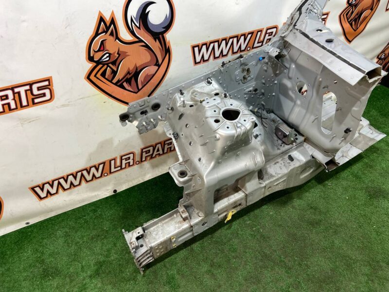 LR111049 Front right quarter panel Range Rover L405 (2013-2021) Used cost 500 € in stock 2 pcs.