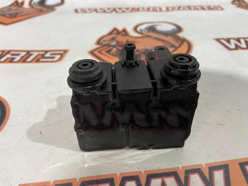 LR113342 Rear air suspension valve block Range Rover L405 (2013-2021) USED cost 80 € in stock 2 pcs.