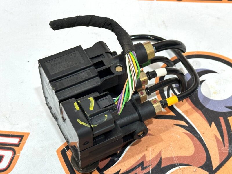 LR113342 Rear air suspension valve block Range Rover L405 (2013-2021) USED cost 80 € in stock 2 pcs.