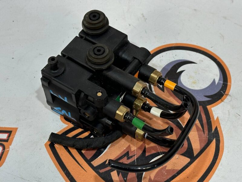 LR113342 Rear air suspension valve block Range Rover L405 (2013-2021) USED cost 80 € in stock 2 pcs.