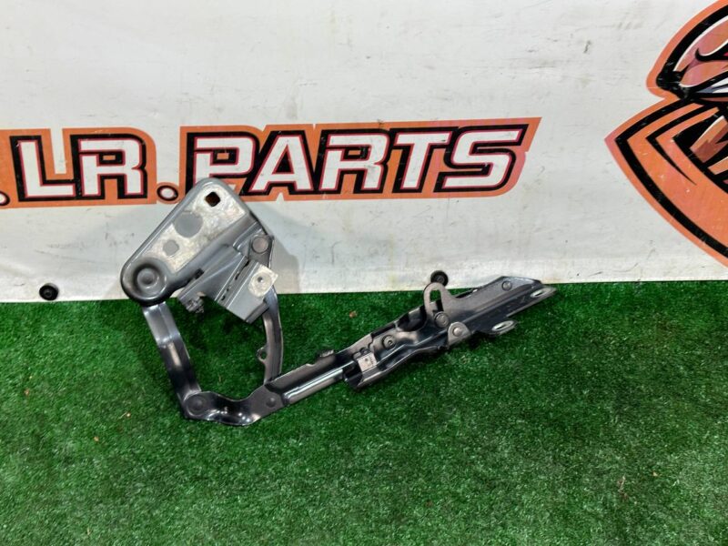 LR117304 Hood hinge right Range Rover Evoque New L551 (2019-) Used cost 62,5 € in stock 3 pcs.
