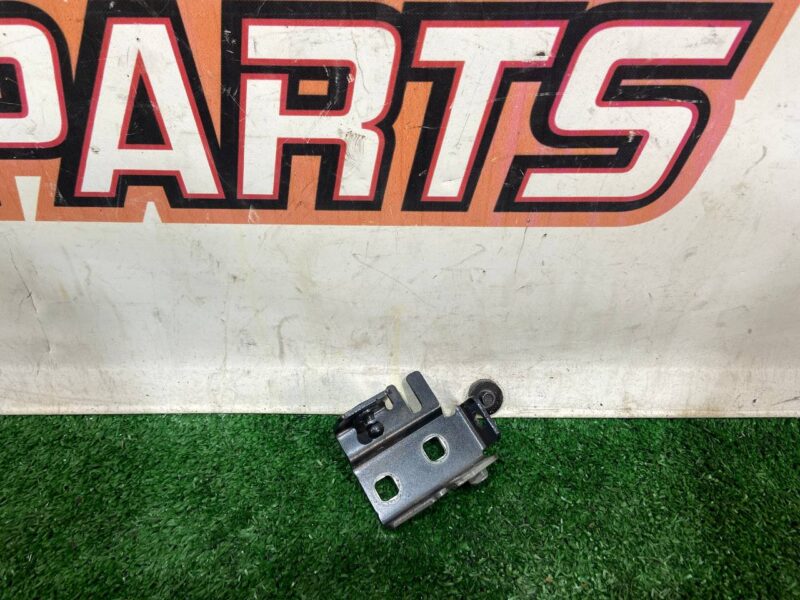 LR117308 Wing bracket right Range Rover Evoque New L551 (2019-) used cost 26 € in stock 2 pcs.