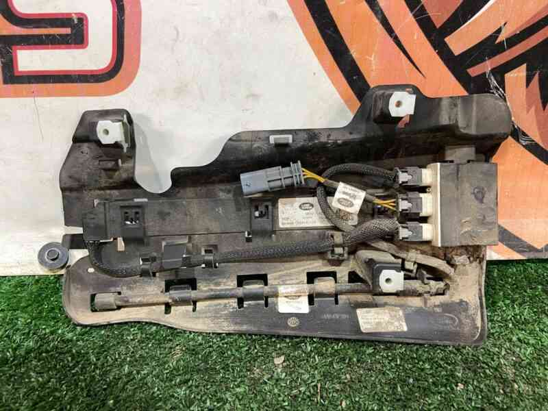 LR122705 Hands-free trunk release sensor left Range Rover Sport L494 (2014-2022) Used cost 90 € in stock 2 pcs.