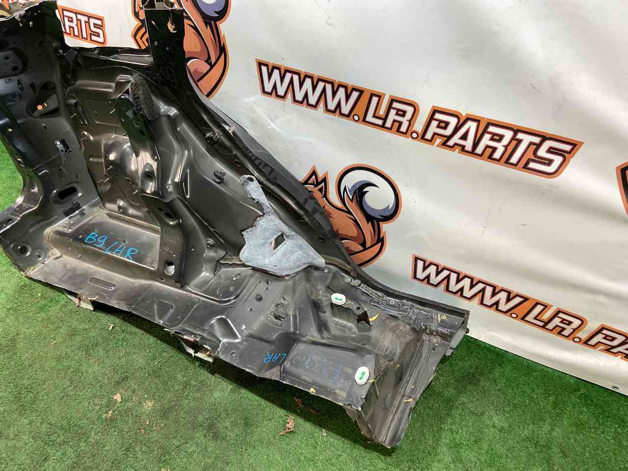 LR124765 Quarter rear left MHEV Range Rover Evoque New L551 (2019-) Used cost 650 € in stock 2 pcs.