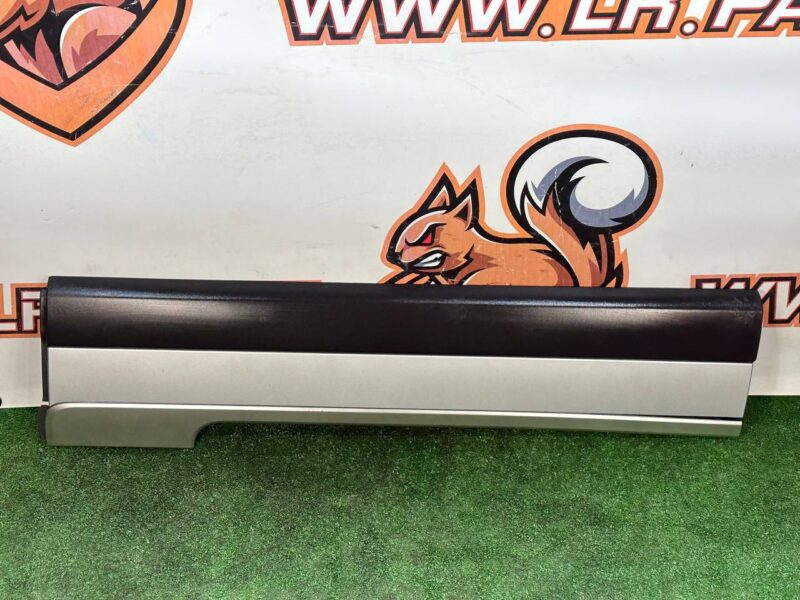LR125980 Front right door molding Range Rover L405 (2013-2021) Used - Image 17