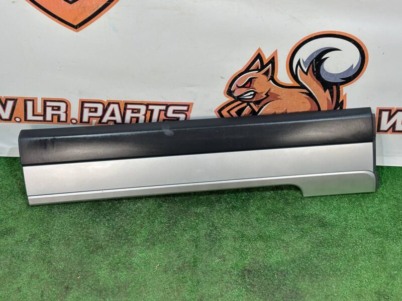 LR125981 Front left door molding Range Rover L405 (2013-2021) Used - Image 16