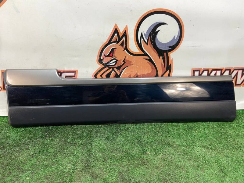 LR125981 Front left door molding Range Rover L405 (2013-2021) Used - Image 19