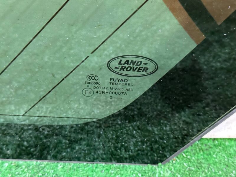 LR125998 Body glass right Range Rover Velar L560 (2018-) Used cost 140 € in stock 4 pcs.