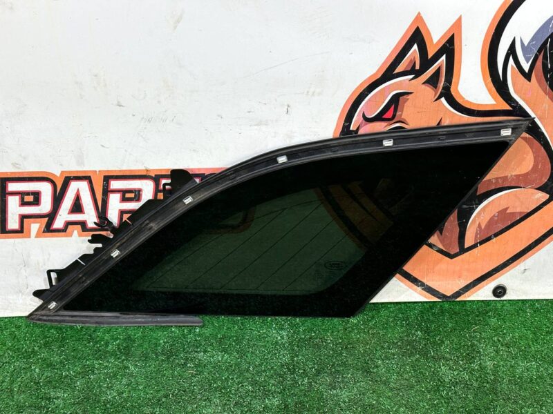 LR125998 Body glass right Range Rover Velar L560 (2018-) Used cost 140 € in stock 4 pcs.