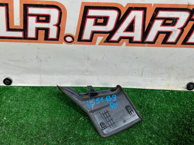 LR128149 RH Lamp Access Cover Range Rover Evoque New L551 (2019-) Used cost 30 € in stock 3 pcs.