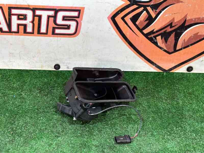 LR131943 Battery cooling fan Range Rover Velar L560 (2018-) USED cost 50 € in stock 4 pcs.