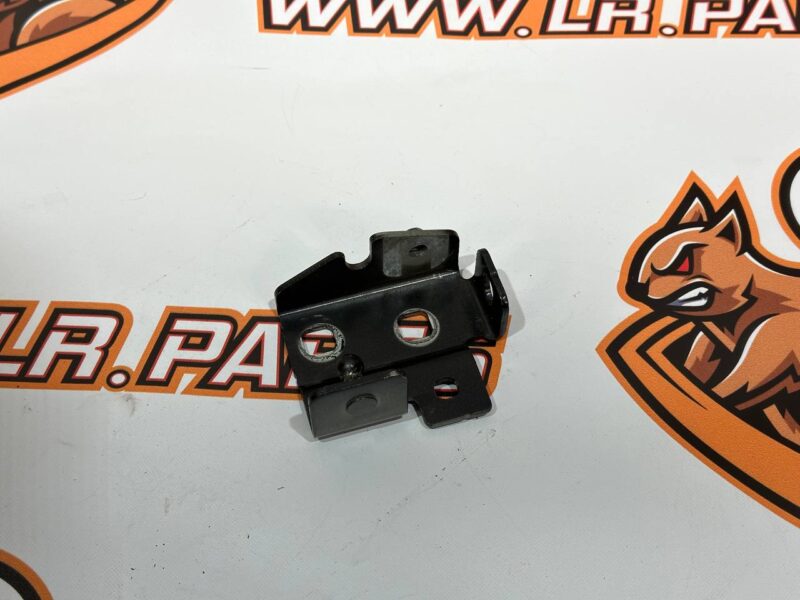 LR135577 Fender bracket front left upper Range Rover Evoque New L551 (2019-) used cost 18 € in stock 2 pcs.