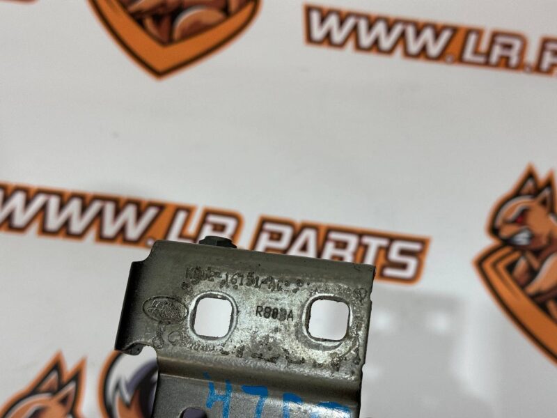 LR135577 Fender bracket front left upper Range Rover Evoque New L551 (2019-) used cost 18 € in stock 2 pcs.