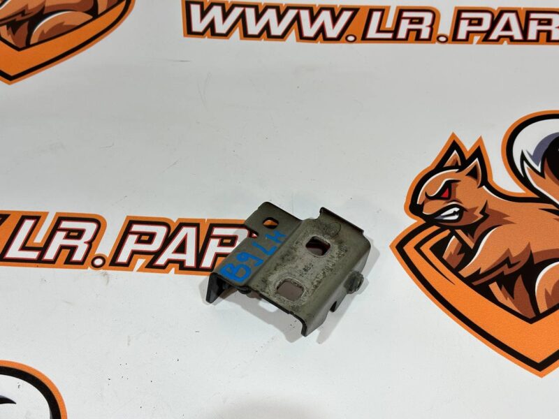 LR135577 Fender bracket front left upper Range Rover Evoque New L551 (2019-) used cost 18 € in stock 2 pcs.
