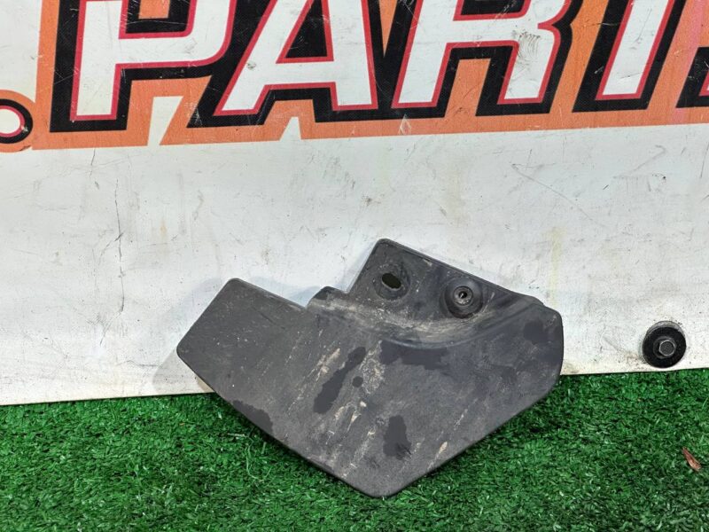 LR138504 Rear Right Fender Bracket Range Rover Evoque New L551 (2019-) used cost 30 € in stock 1 pcs.