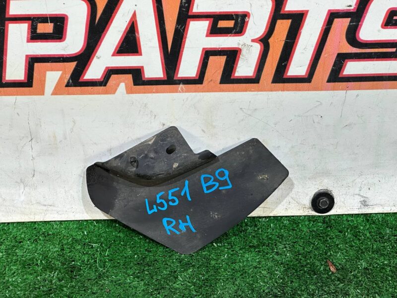 LR138504 Rear Right Fender Bracket Range Rover Evoque New L551 (2019-) used cost 30 € in stock 1 pcs.