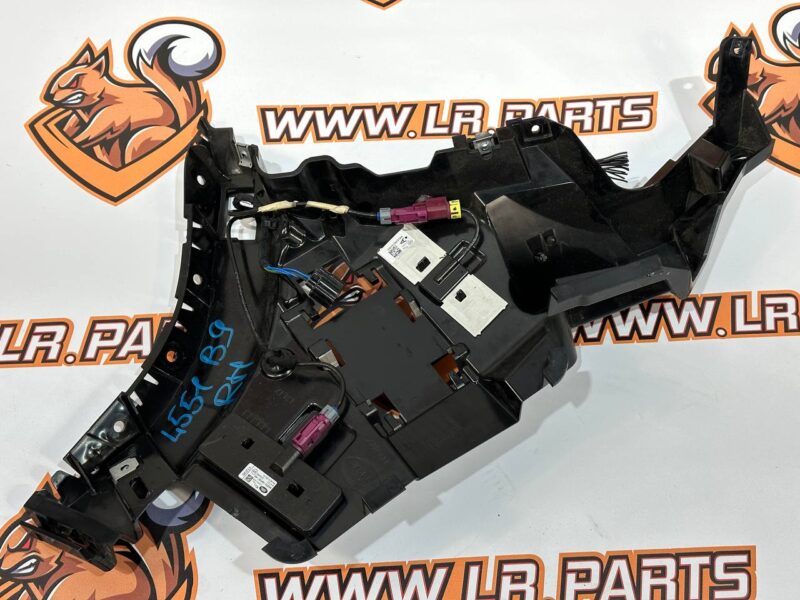 LR139812 Rear bumper mounting bracket right Range Rover Evoque New L551 (2019-) Used cost 40 € in stock 1 pcs.