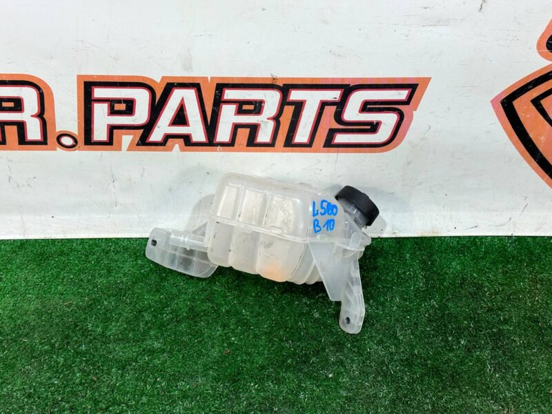 LR140844 Coolant reservoir Range Rover Velar L560 (2018-) used cost 80 € in stock 1 pcs.