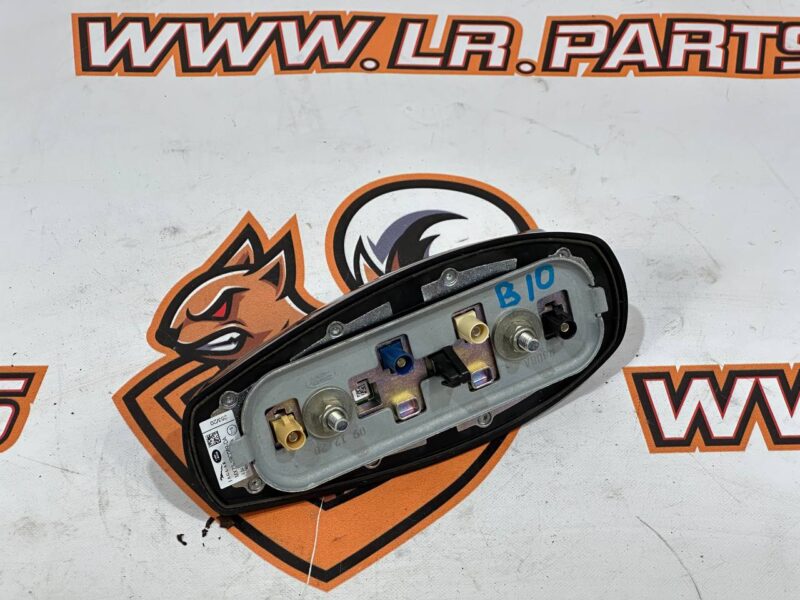 LR140900 Antenna fin Range Rover Velar L560 (2018-) Used cost 50 € in stock 4 pcs.