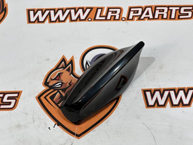 LR140900 Antenna fin Range Rover Velar L560 (2018-) Used cost 50 € in stock 4 pcs.