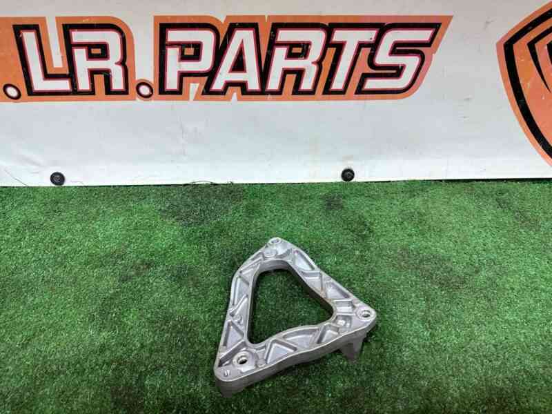 LR141675 Air Conditioning Compressor Bracket Range Rover Velar L560 (2018-) used cost 10 € in stock 1 pcs.