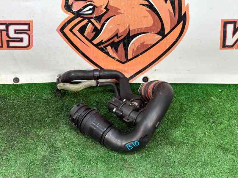 LR141677 Intercooler hose Range Rover Velar L560 (2018-) used cost 100 € in stock 1 pcs.