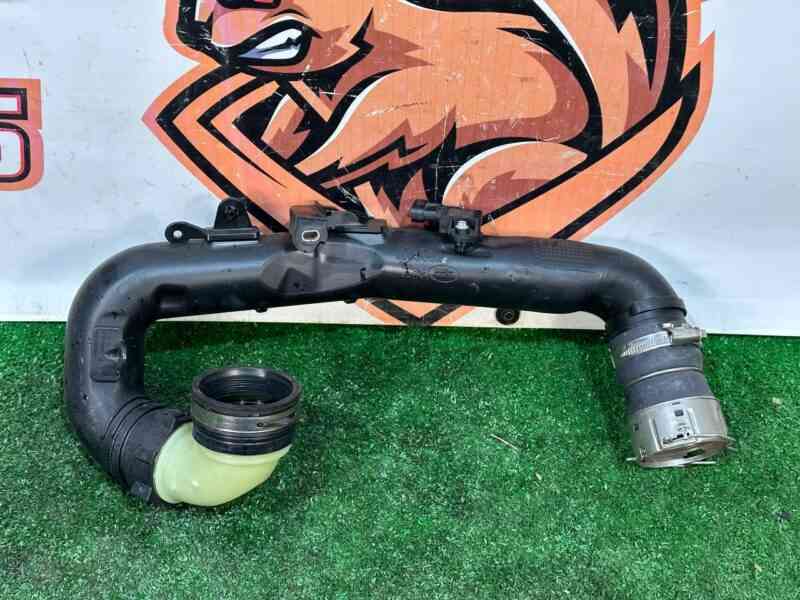 LR141683 Intercooler hose Range Rover Velar L560 (2018-) used cost 70 € in stock 1 pcs.