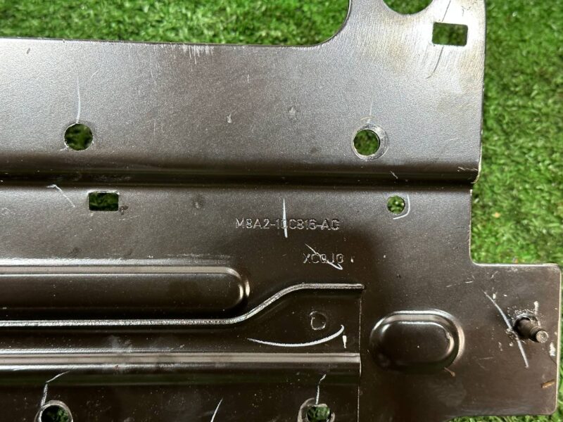 LR141785 Rear battery bracket Range Rover Velar L560 (2018-) used cost 20 € in stock 2 pcs.