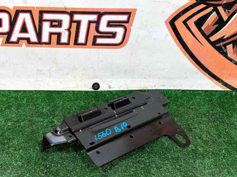 LR141785 Rear battery bracket Range Rover Velar L560 (2018-) used cost 20 € in stock 2 pcs.