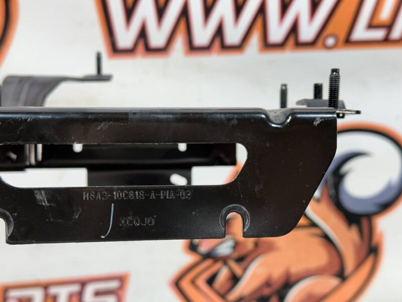 LR141793 Transducer bracket upper Range Rover Velar L560 (2018-) used cost 25 € in stock 2 pcs.